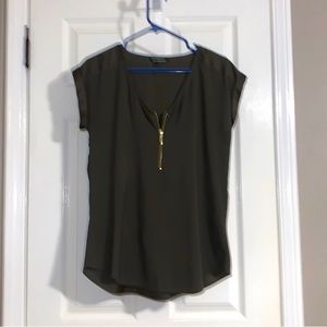 Olive green short sleeve shirt .golden zipper to add detail. Flowing blouse.